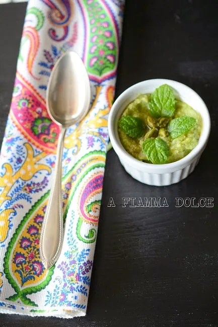 Crema di broccoli alla menta e pistacchi