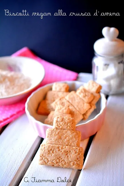Biscotti vegan alla crusca d'avena e sciroppo d'acero