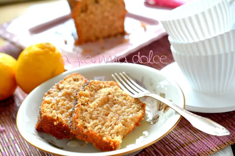Plumcake al limone, cocco e semi di papavero vegan